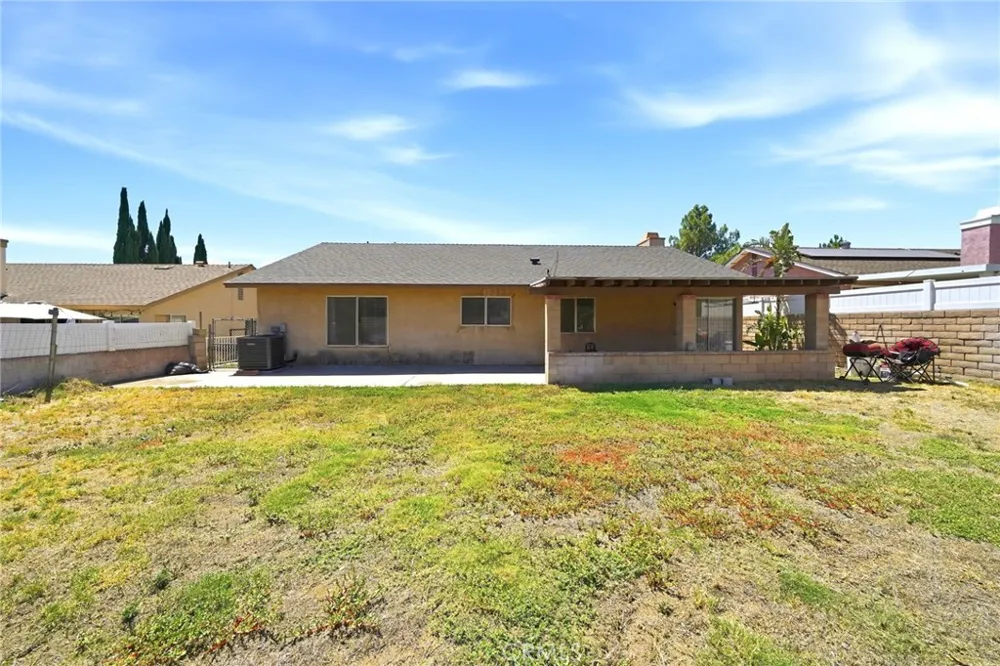 1522 Creekside Drive San Bernardino, CA 92407