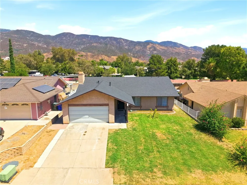 1522 Creekside Drive San Bernardino, CA 92407