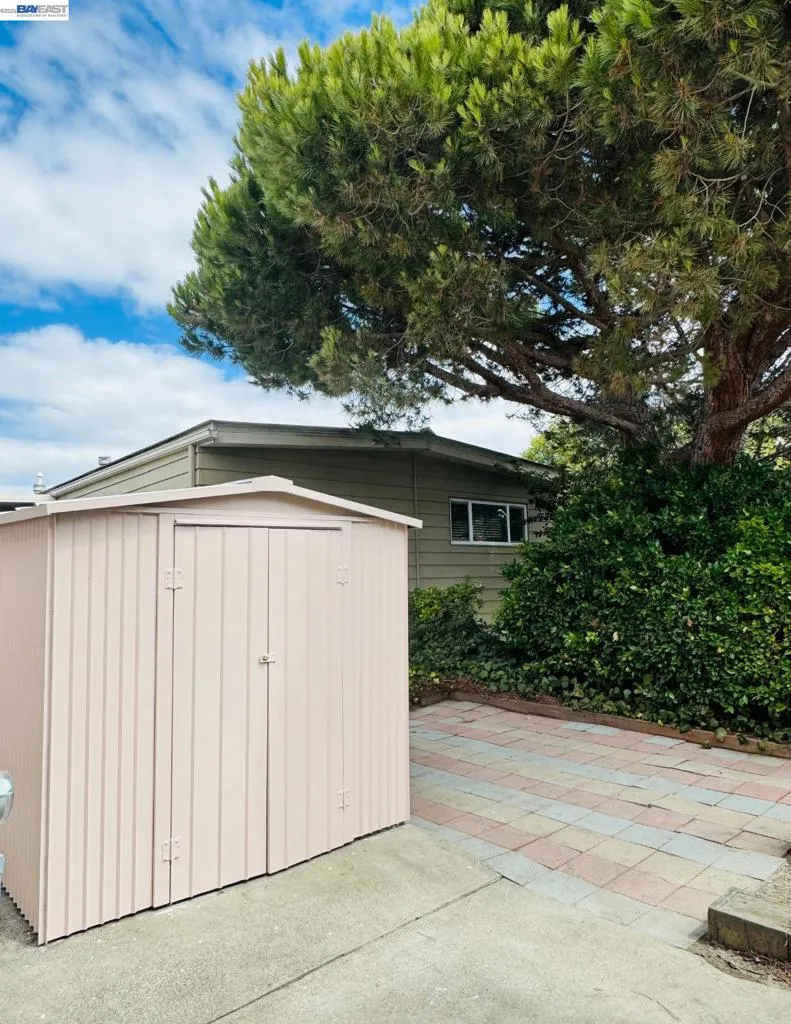 387 Santa Paula San Leandro, CA 94579