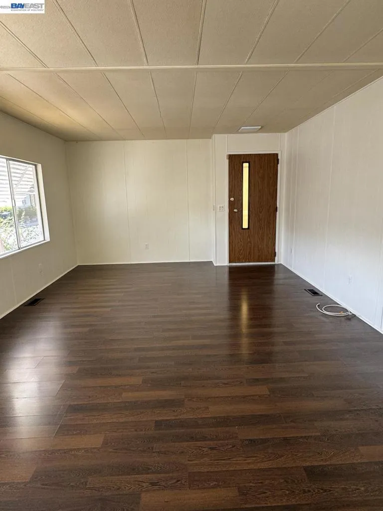 387 Santa Paula San Leandro, CA 94579