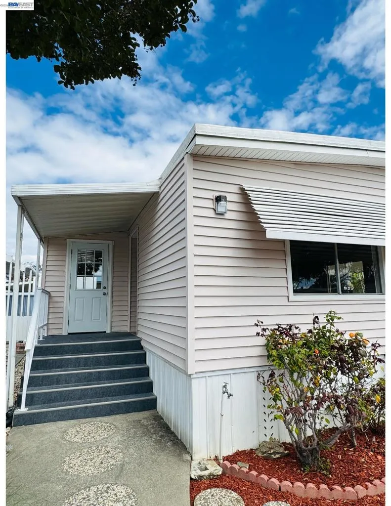 387 Santa Paula San Leandro, CA 94579