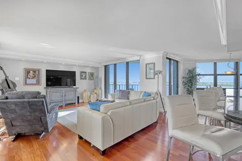 5420 Ocean Drive #1106
