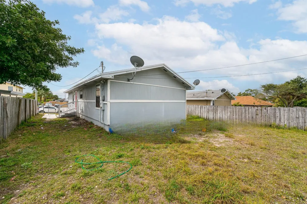 1488 W 31st Street Riviera Beach, FL 33404