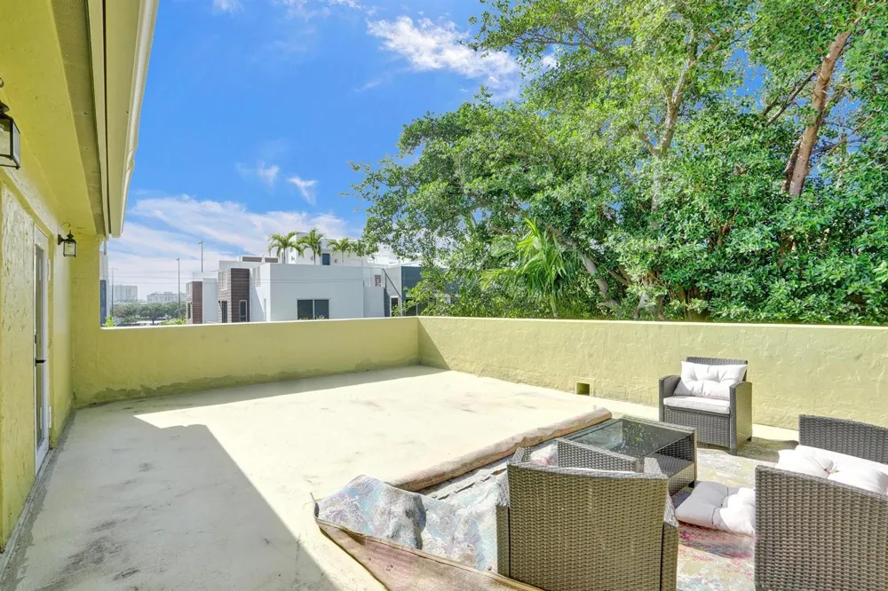 1411 NE 7th Street Fort Lauderdale, FL 33304