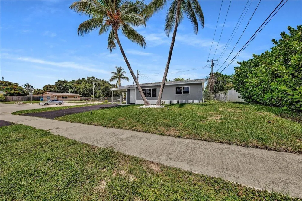 11 NE 28TH COURT Boynton Beach, FL 33435