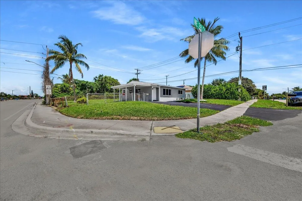 11 NE 28TH COURT Boynton Beach, FL 33435