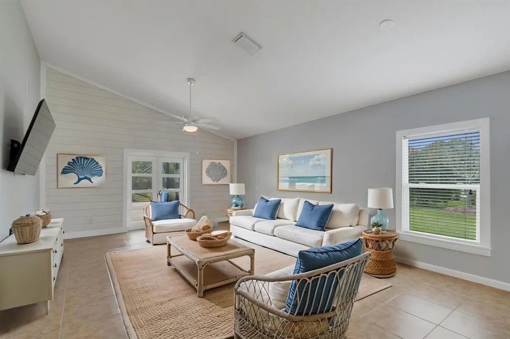 655 VALENCIA CIRCLE SW Vero Beach, FL 32968