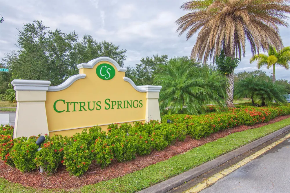 655 VALENCIA CIRCLE SW Vero Beach, FL 32968