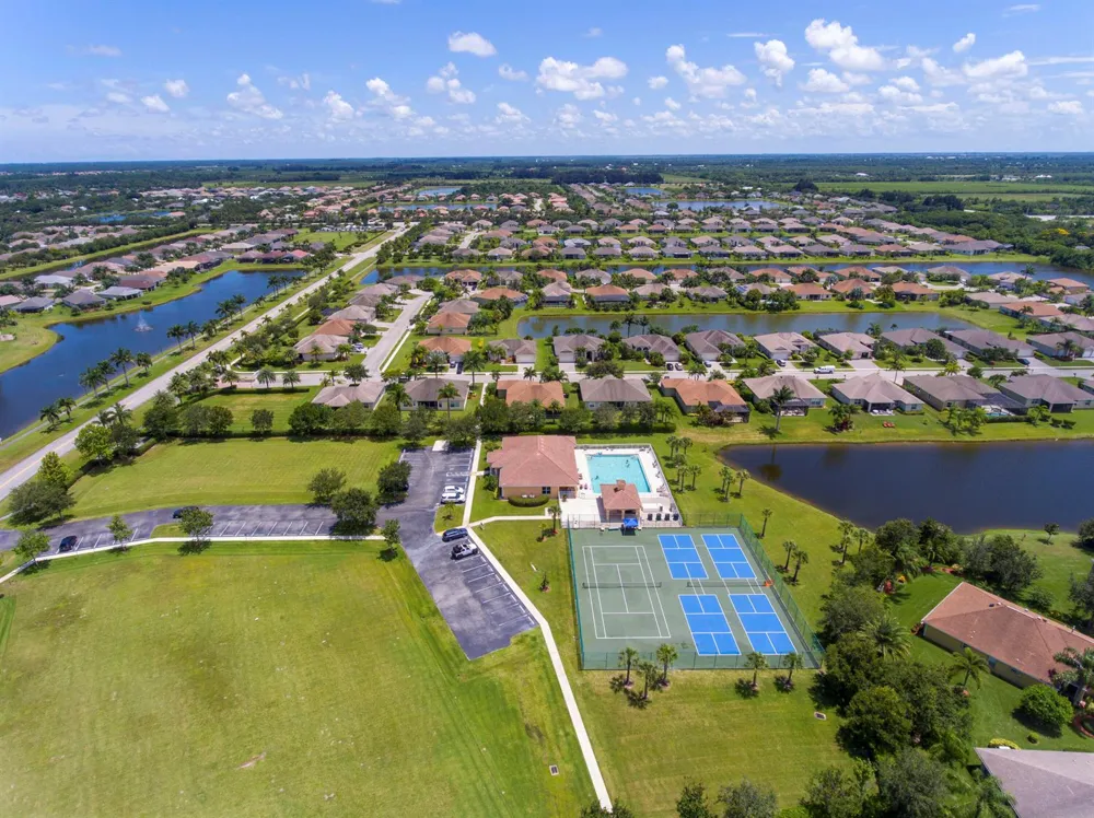 655 VALENCIA CIRCLE SW Vero Beach, FL 32968