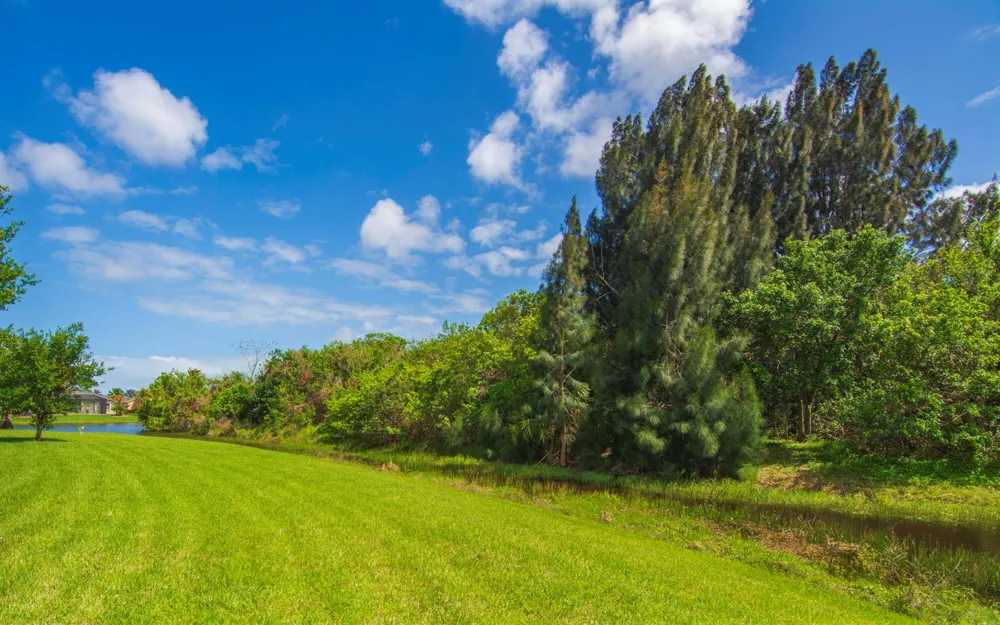 655 VALENCIA CIRCLE SW Vero Beach, FL 32968
