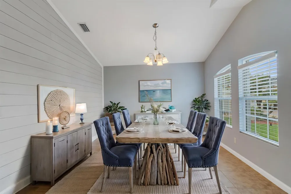 655 VALENCIA CIRCLE SW Vero Beach, FL 32968