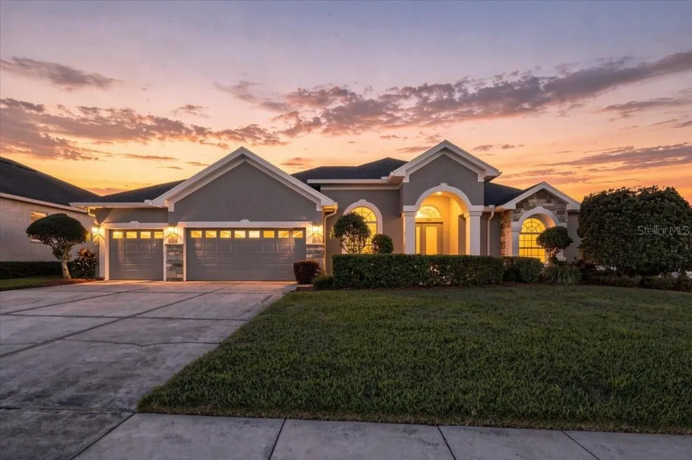 230 LAKE ARIETTA COURT Auburndale, FL 33823
