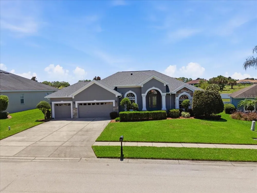 230 LAKE ARIETTA COURT Auburndale, FL 33823