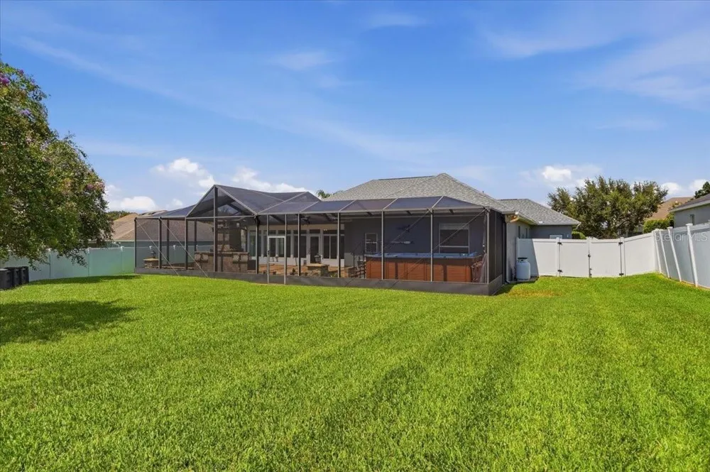 230 LAKE ARIETTA COURT Auburndale, FL 33823