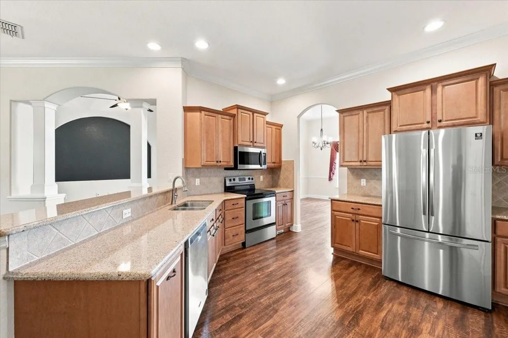230 LAKE ARIETTA COURT Auburndale, FL 33823