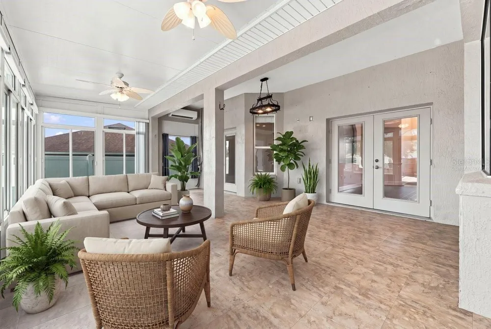 230 LAKE ARIETTA COURT Auburndale, FL 33823