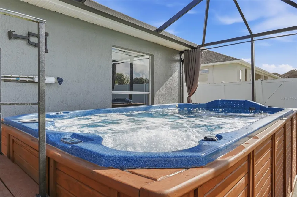 230 LAKE ARIETTA COURT Auburndale, FL 33823