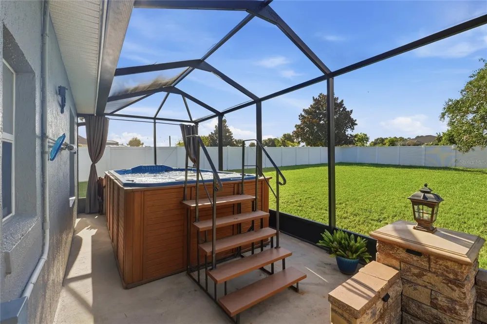 230 LAKE ARIETTA COURT Auburndale, FL 33823