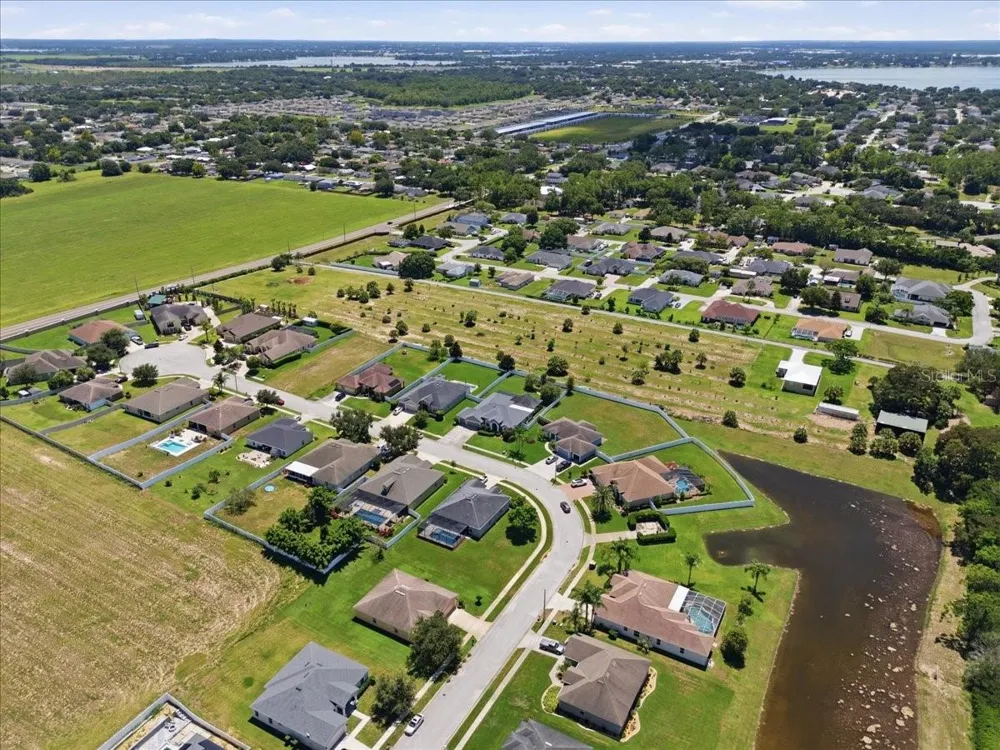 230 LAKE ARIETTA COURT Auburndale, FL 33823