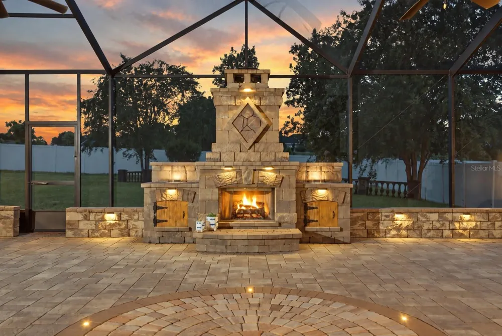 230 LAKE ARIETTA COURT Auburndale, FL 33823