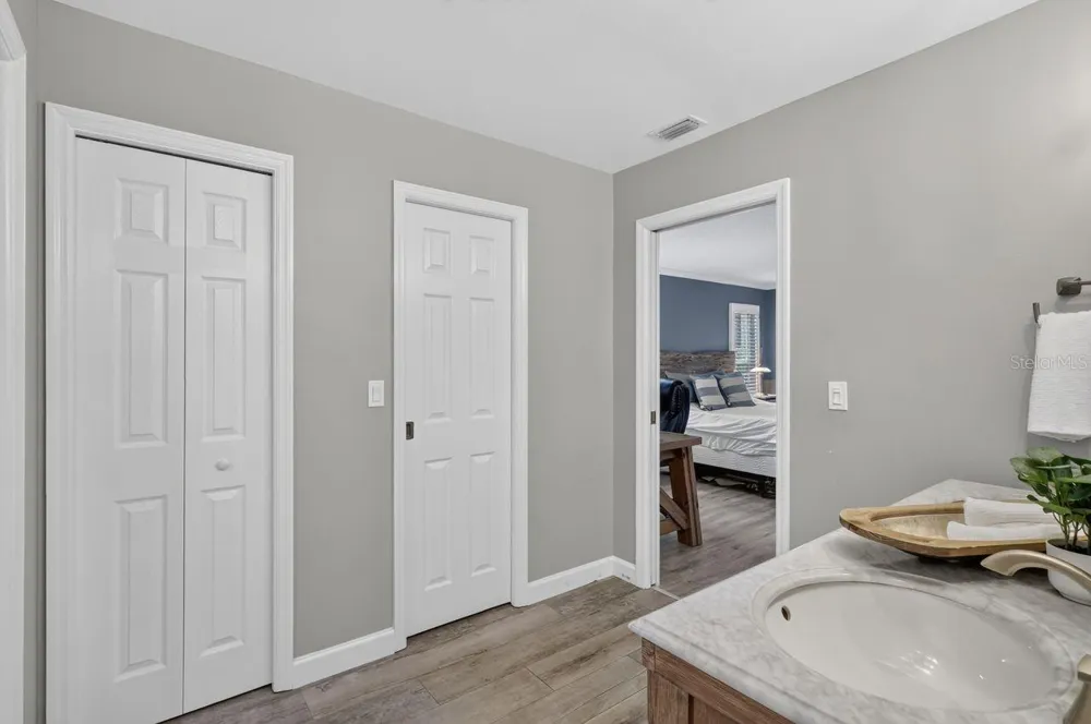 4395 OAK VIEW DRIVE Sarasota, FL 34232