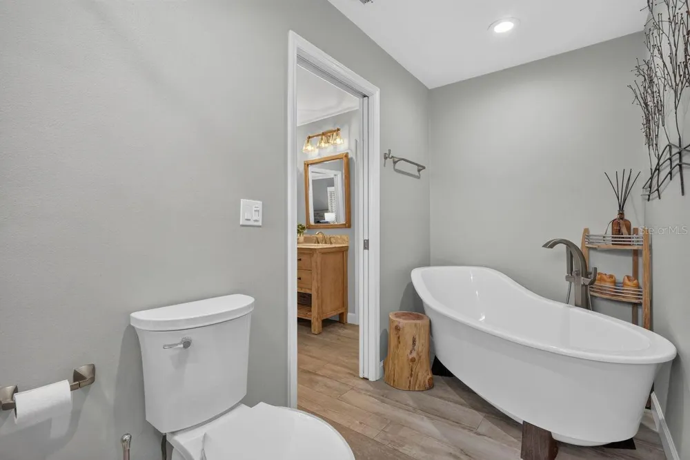 4395 OAK VIEW DRIVE Sarasota, FL 34232
