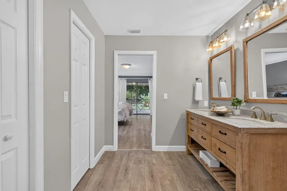 4395 OAK VIEW DRIVE Sarasota, FL 34232
