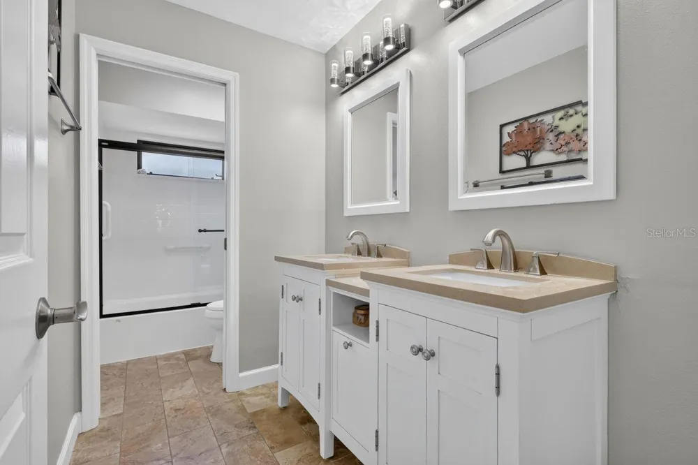 4395 OAK VIEW DRIVE Sarasota, FL 34232