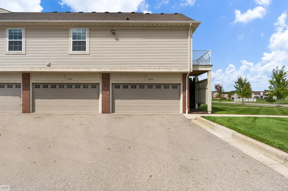 21912 Aberdeen Drive Macomb Township, MI 48042