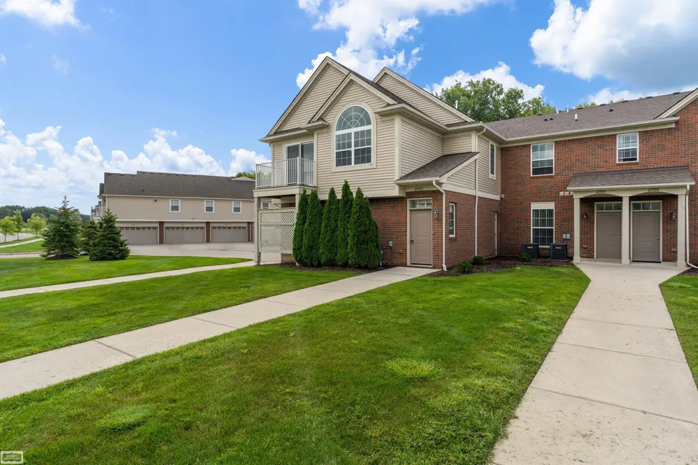 21912 Aberdeen Drive Macomb Township, MI 48042