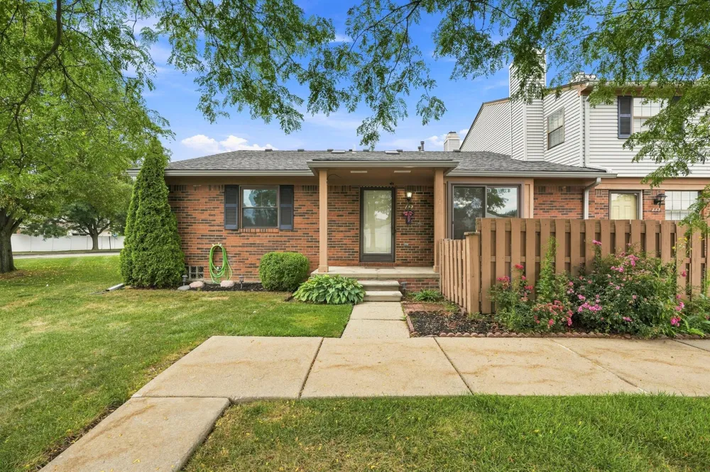 2071 Vine Way Drive #82 Canton Charter Township, MI 48188