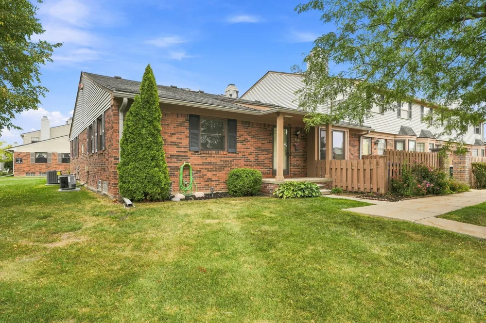 2071 Vine Way Drive #82 Canton Charter Township, MI 48188