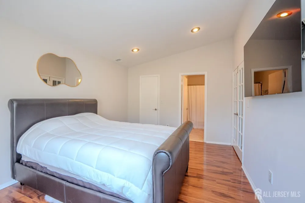 7493 Elm Court South Brunswick, NJ 08852
