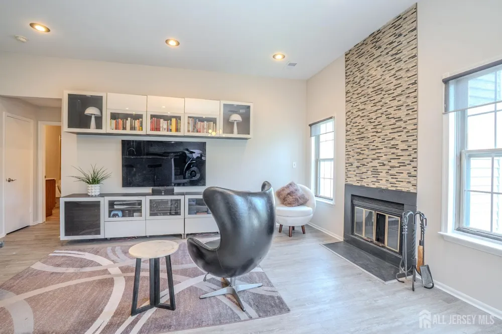 7493 Elm Court South Brunswick, NJ 08852
