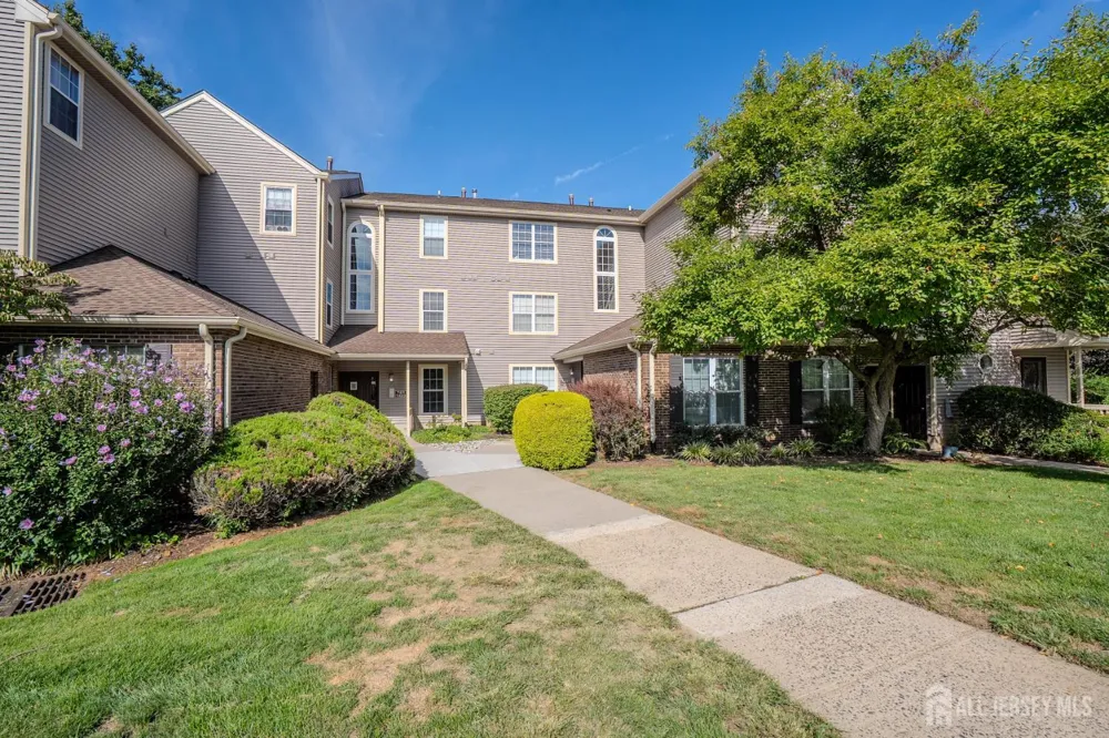 7493 Elm Court South Brunswick, NJ 08852