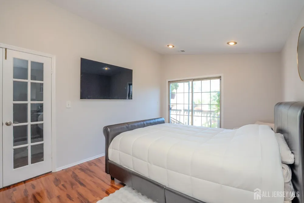 7493 Elm Court South Brunswick, NJ 08852