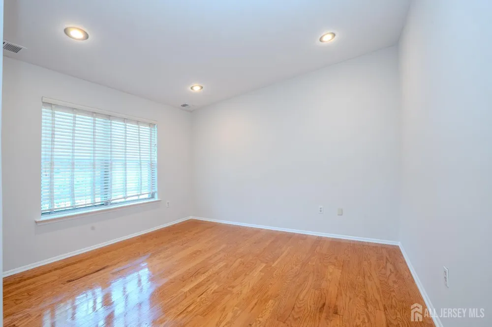 7493 Elm Court South Brunswick, NJ 08852