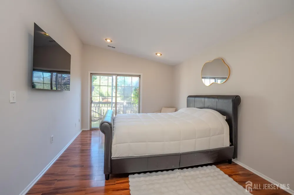 7493 Elm Court South Brunswick, NJ 08852