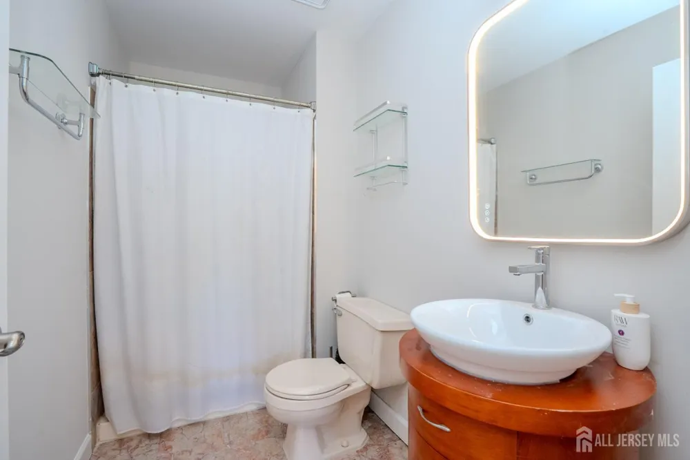 7493 Elm Court South Brunswick, NJ 08852
