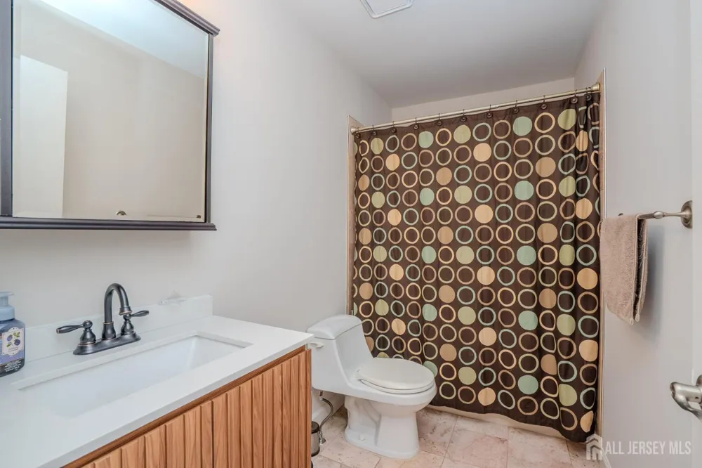 7493 Elm Court South Brunswick, NJ 08852
