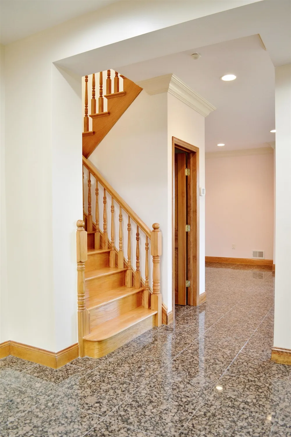 198-200 WEST 52ND ST Bayonne, NJ 07002