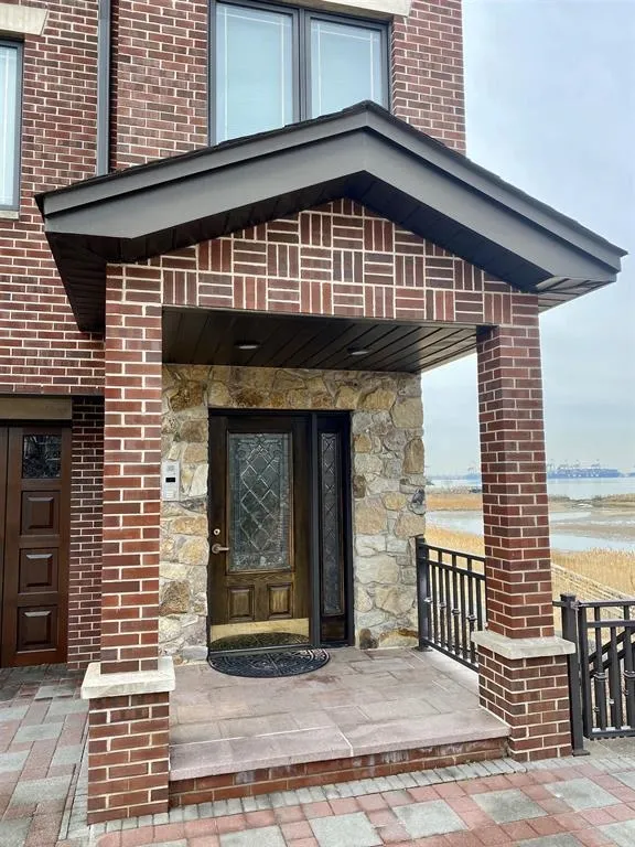 198-200 WEST 52ND ST Bayonne, NJ 07002