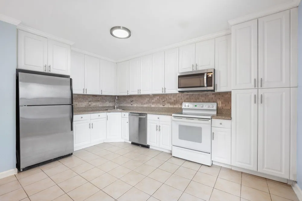 8915 BERGENWOOD AVE North Bergen, NJ 07047