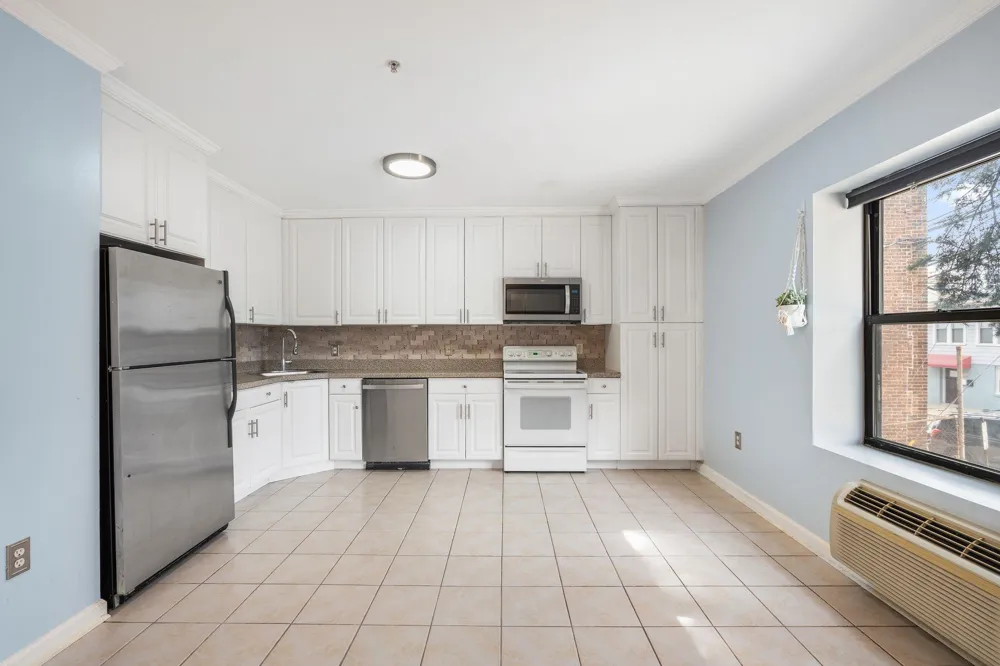 8915 BERGENWOOD AVE North Bergen, NJ 07047