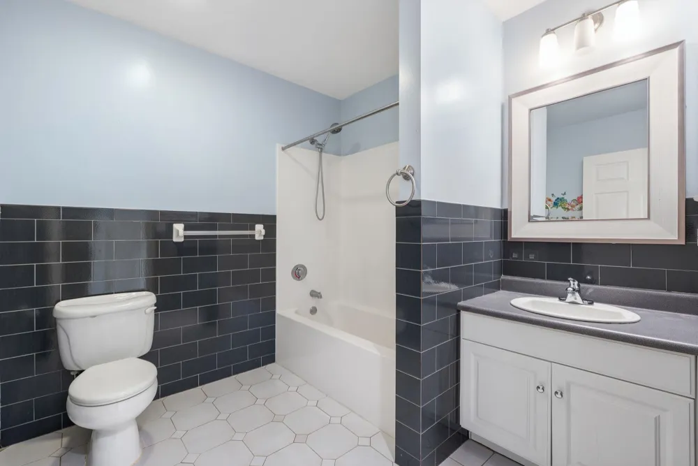 8915 BERGENWOOD AVE North Bergen, NJ 07047