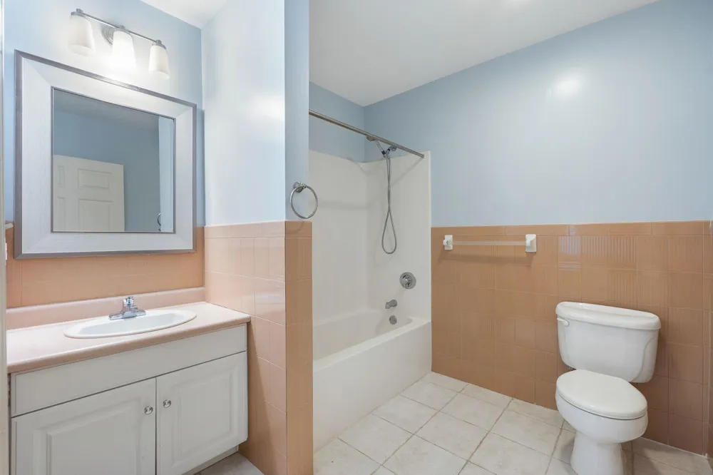 8915 BERGENWOOD AVE North Bergen, NJ 07047