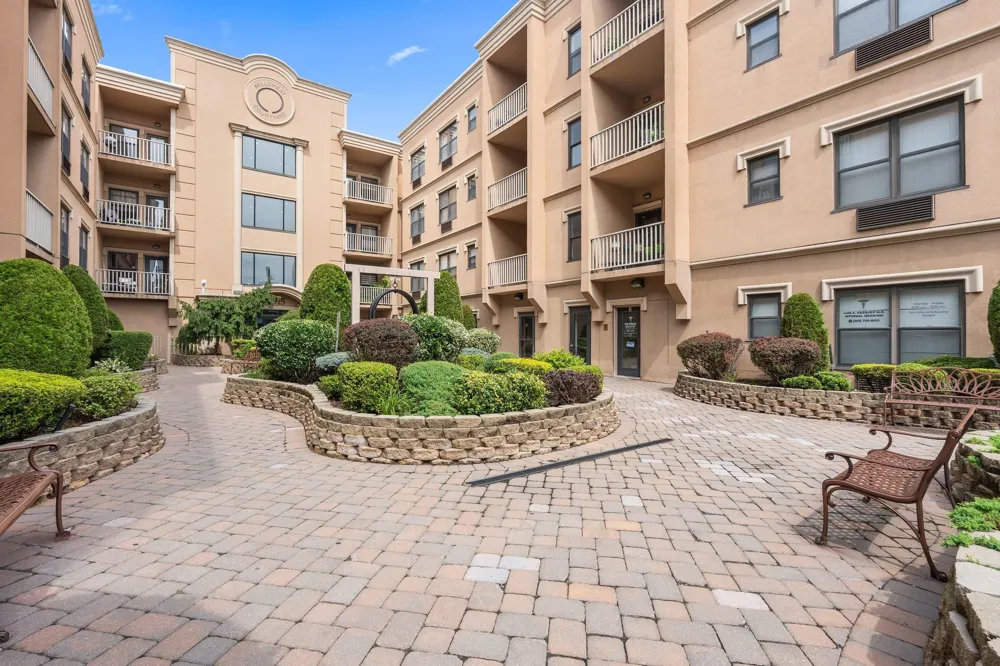 8915 BERGENWOOD AVE North Bergen, NJ 07047