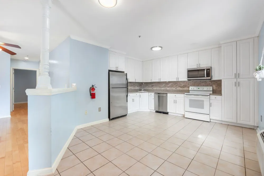 8915 BERGENWOOD AVE North Bergen, NJ 07047