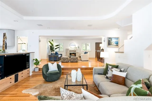 2 Elm Street Denver, CO 80220