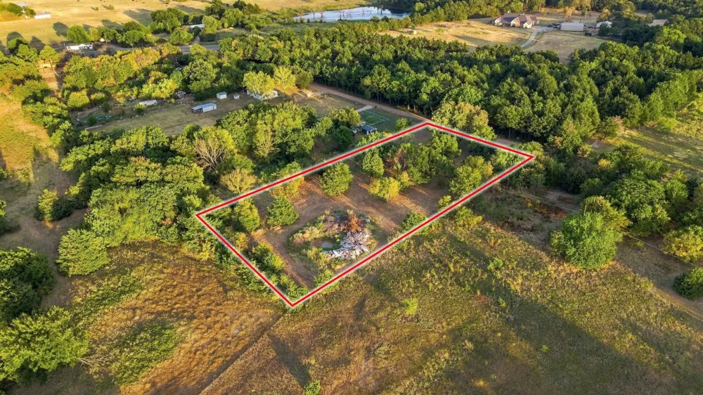 117 W Pecan Street Ravenna, TX 75476